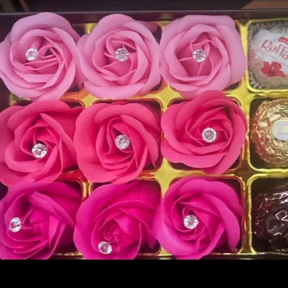 Luxurious Rose Soap Flower Gift Box w/Ferrero rocher choc, Diamond pins. - Picture 2 of 4